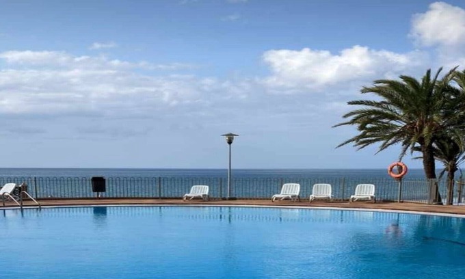 Playa del Aguila Apartment | Apartment next to the sea. Swimming pool. Peace and Tranquility. Wifi.