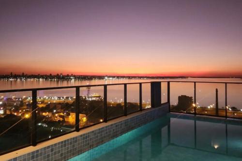 Encarnacion Apartment | Apartament central with river views, pool and garage