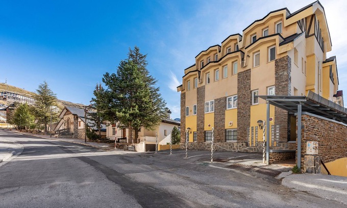 Pradollano Apartment | 'Apartamento bsg Sierra Nevada' with Mountain View