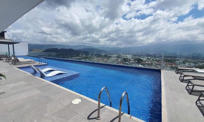 Curridabat Apartment | Apartamento de lujo en piso alto en el centro de la Ciudad de San José