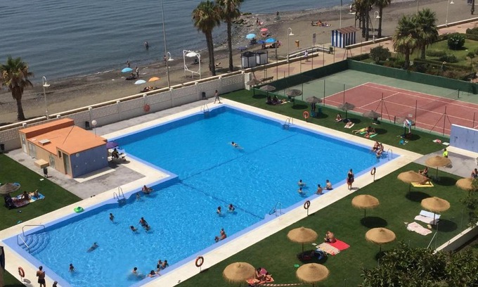 Mezquitilla Apartment | Apartamento frente al mar