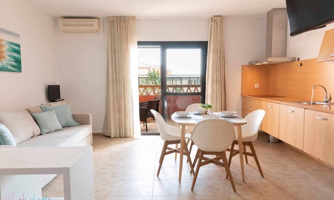 Punta Umbria Apartment | Apartamento Junto a la Playa con Piscina y Parking