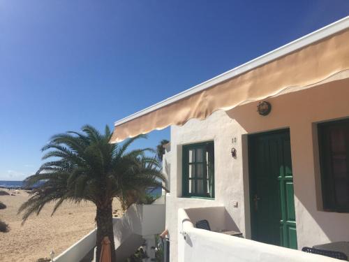 Los Lagos Apartment | Apartamento LA CONCHA Seaview Direct at the Beach & Sea