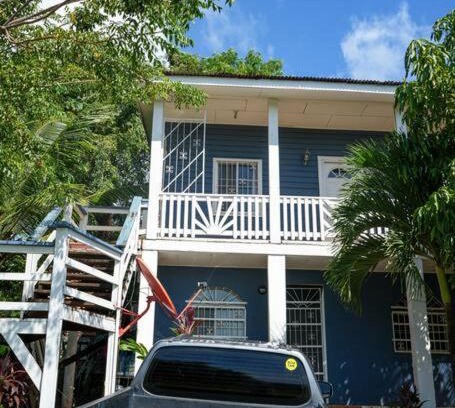 Coxen Hole Apartment | Apartemento Familiar en Roatan - Bella Vista