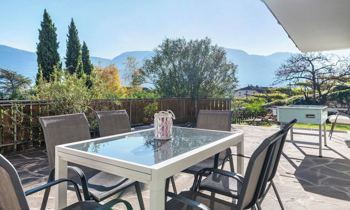 Termeno Sulla Strada del Vino Apartment | Apartment 'Viertelgraun' with Mountain View, Shared Terrace and Wi-Fi