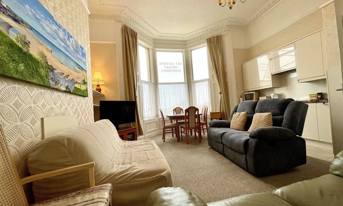 Cullercoats Apartment | Apartment 1 of 6 sea view, ground floor for 2