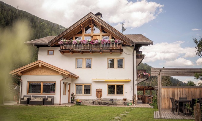 Ultimo Apartment | Apartment 'Adlerhorst Zaunkoenig' with Private Terrace and Wi-Fi