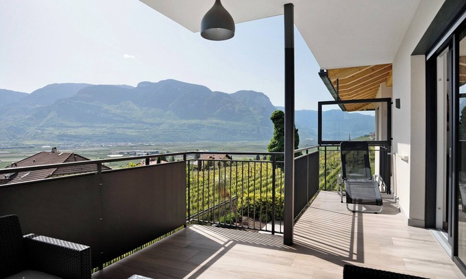 Tramin Apartment | Apartment 'Bacchushof Merlot' with Mountain View, Balcony and shared Pool