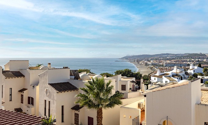 Bahia de Casares Apartment | Apartment "Beautiful Penthouse" with Sea View, Shared Pool & Wi-Fi