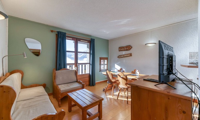 Villard-Reculas Apartment | Apartment 'Bercail 3 Grand Appt Plein Sud' with Mountain View and Balcony