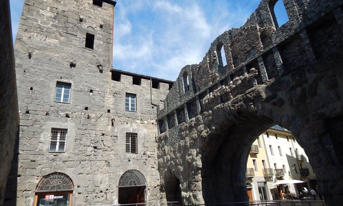 Aosta Apartment | APARTMENT by PAOLO LOVE AOSTA HISTORIC CENTER