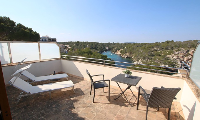 Cala Figuera Apartment | Apartment 'Cala Figuera 6b' with Sea View, Wi-Fi and Air Conditioning