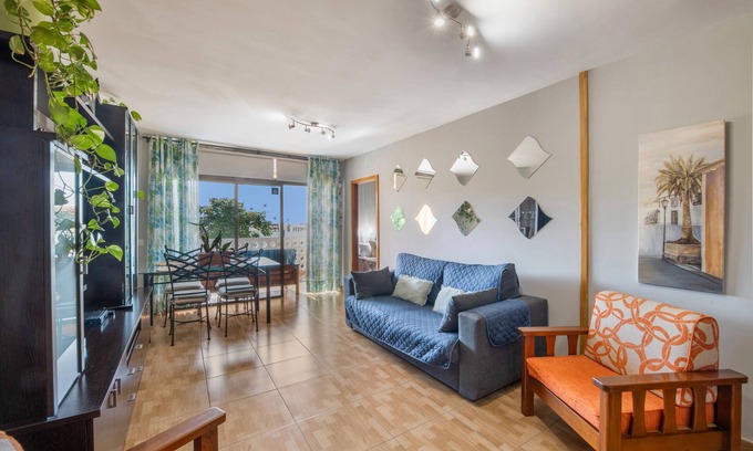 Tazacorte Apartment | Apartment 'Casa Carolina Y Roger Tazacorte' with Sea View, Balcony and Wi-Fi