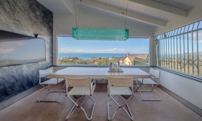 Lavagna Apartment | Apartment Casa Lorenzo with Sea View, Shared Garden, Air Conditioning and Wi-Fi