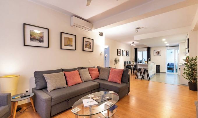 La Victoria Apartment | Apartment 'Casa Malaga' with Terrace, A/C & Wi-Fi