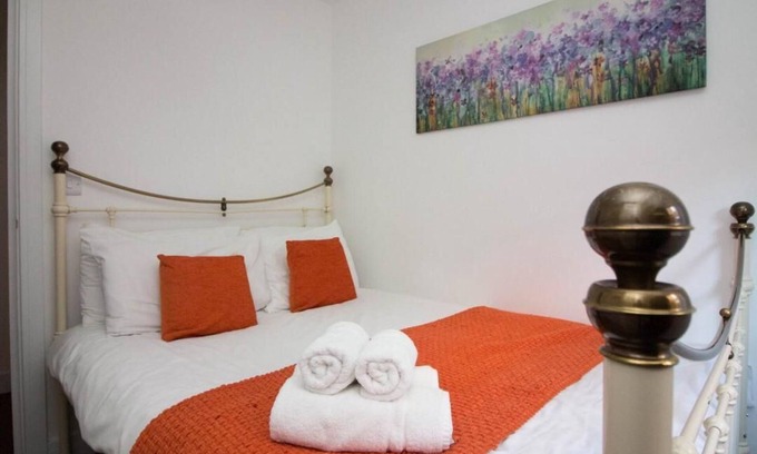 Eastleigh Apartment | Apartment close to Airport and transport links (2)