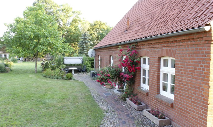 Blievenstorf Apartment | Apartment 'Damwildhof Blievenstorf- Ferienhaus' with Private Garden and Wi-Fi