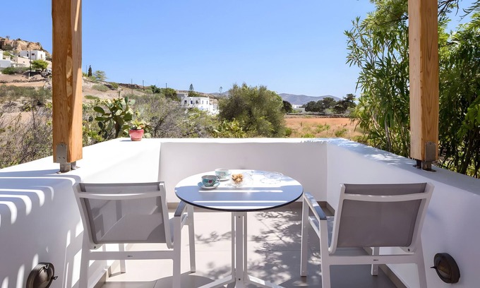 Psathi House | Apartment 'Echinousa Kimolos katoikia no6' with Mountain View, Wi-Fi and Air Conditioning