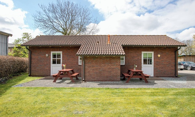 Bordelum Apartment | Apartment 'Eulenhof 2' with Private Terrace, Private Garden and Wi-Fi