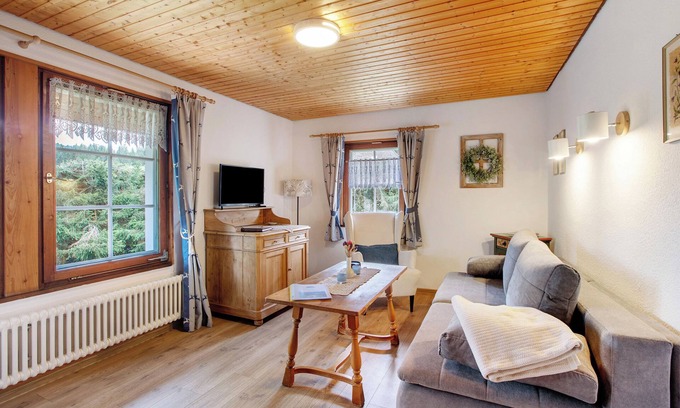 Blasiwald Apartment | Apartment 'Florianshütte' with Shared Garden, Balcony and Wi-Fi