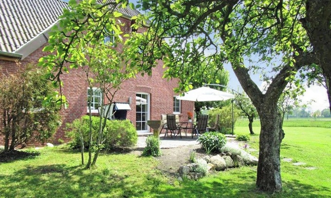 Sehestedt Apartment | Apartment 'Galerie Haus Wohnung 3' with Shared Pool, Private Terrace and Wi-Fi