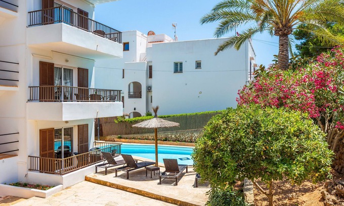Cala Ferrera Apartment | Apartment 'Gran Sol Family 2' with Shared Pool, Wi-Fi and Air Conditioning