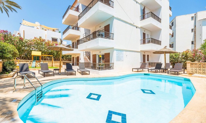 Cala Ferrera Apartment | Apartment 'Gran Sol Family 8' with Shared Pool, Wi-Fi and Air Conditioning