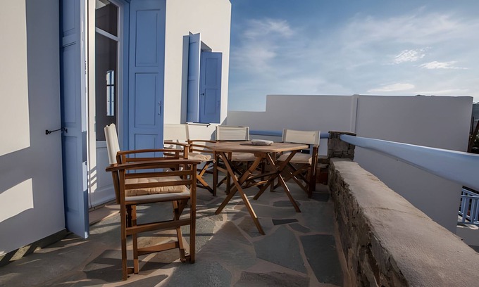 Livadi Apartment | Apartment 'Grand Two-Bedroom For 5' with Private Terrace, Wi-Fi and Air Conditioning