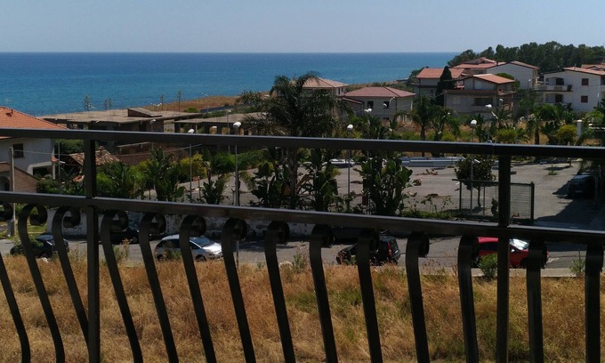 Bruzzano Zeffirio Apartment | Apartment in an oasis of peace a stone's throw from the sea