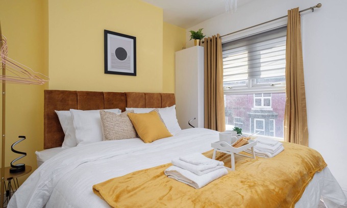 Birkenhead House | Apartment in Birkenhead-Near Liverpool &Chester-Free Parking