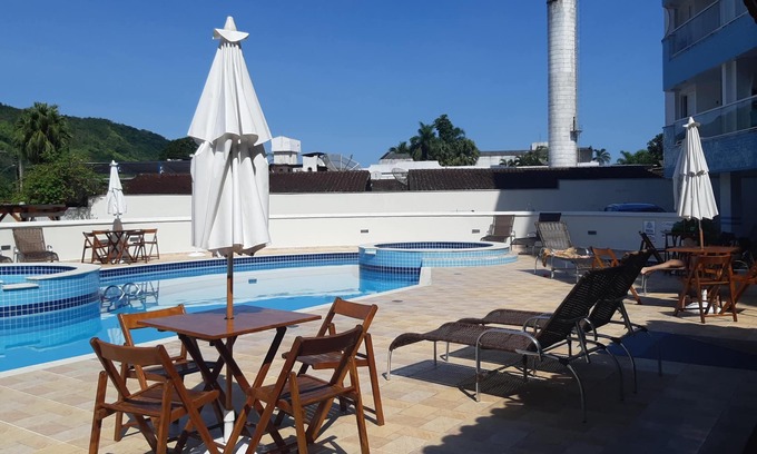 Praia da Enseada Apartment | Apartment in Enseada, 2 bedrooms, air conditioning, swimming pool and 100m from the beach!