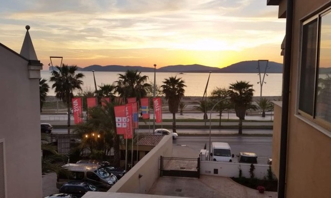Pivarada Apartment | Apartment in Lido beachfront center with sea view terrace and Wi-Fi
