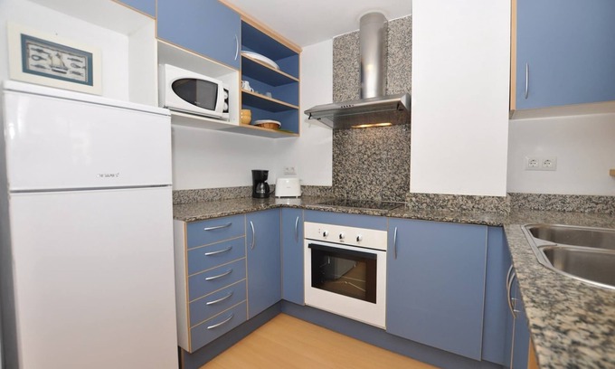 Santa Margarida Apartment | Apartment in Roses near Sandy Beach