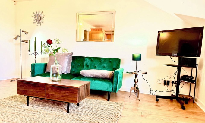 Swinton Apartment | Apartment in Swinton with Free Parking– Sleeps 4