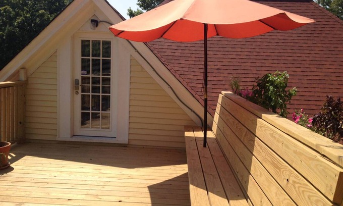 Helena House | Apartment in the trees of Historic Downtown Helena