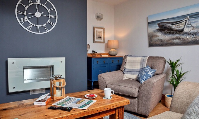 West Cliff Apartment | Apartment in Whitby near Whalebone Arch