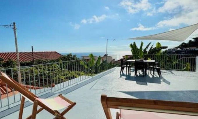 Tabua Apartment | Apartment 'Juliana' with Sea View, Private Terrace and Wi-Fi