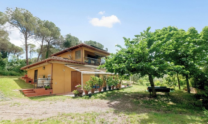 Chiocchio Apartment | Apartment 'La Cantinetta Di Barberino' with Private Terrace, Private Garden and Wi-Fi