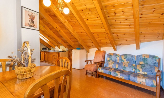 Durro Apartment | Apartment 'La Golfa' with Mountain View and Private Garden