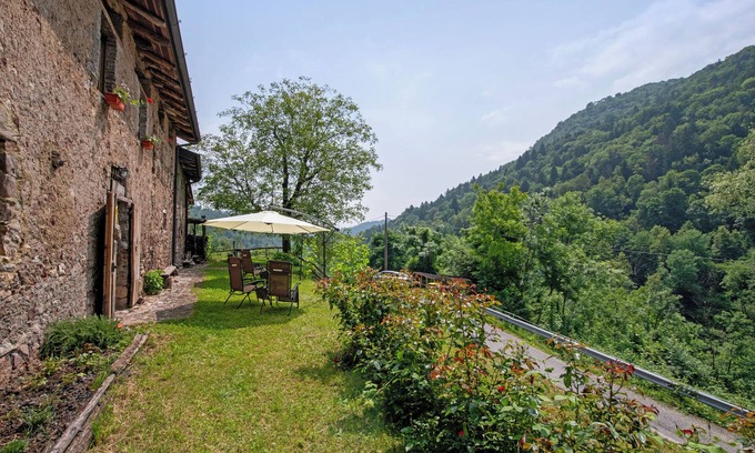 Pertica Alta Apartment | Apartment 'Le Fratte' with Mountain View, Private Garden and Wi-Fi