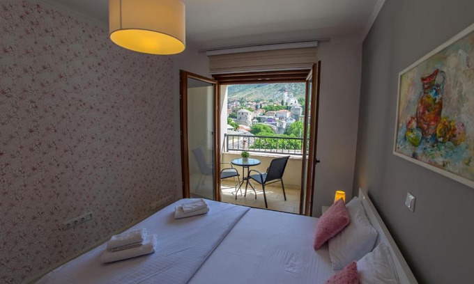 Mostar Old Town Apartment | Apartment Light De Luxe - with Old Bridge view