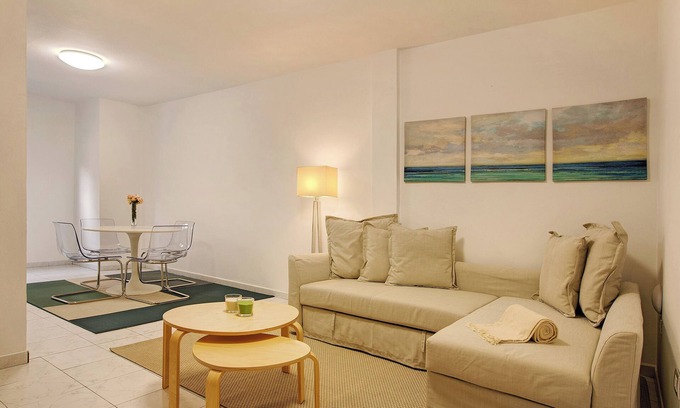 Cruce de Arinaga Apartment | Apartment 'Little Gem' in a Central Location with Wi-Fi
