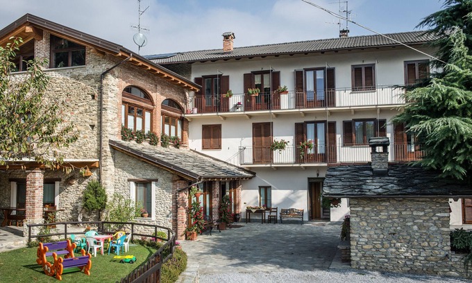 Roccabruna Apartment | Apartment 'Locanda Ca Bianca - Family Suite' with Mountain View, Shared Garden and Wi-Fi