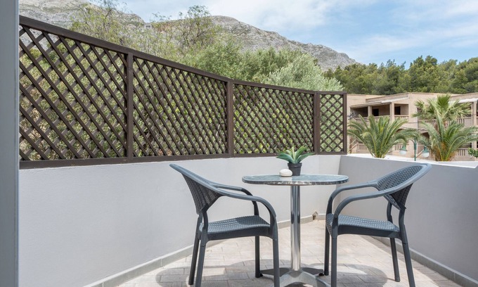 Panormos Apartment | Apartment 'No 14' with Shared Pool, Wi-Fi and Air Conditioning