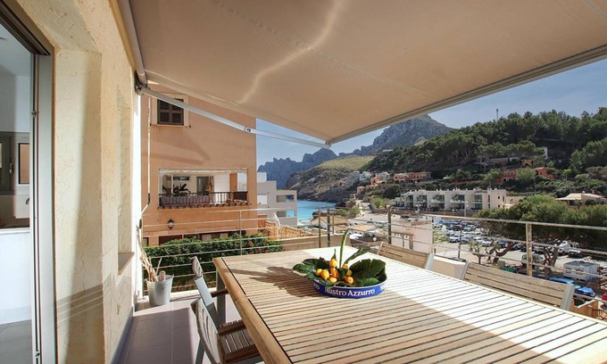 Cala San Vicente Apartment | Apartment 'Nuria' with Private Terrace, Wi-Fi and Air Conditioning
