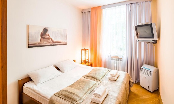 Halyts'kyi district Apartment | Apartment on Arkhipenka with Panorama View