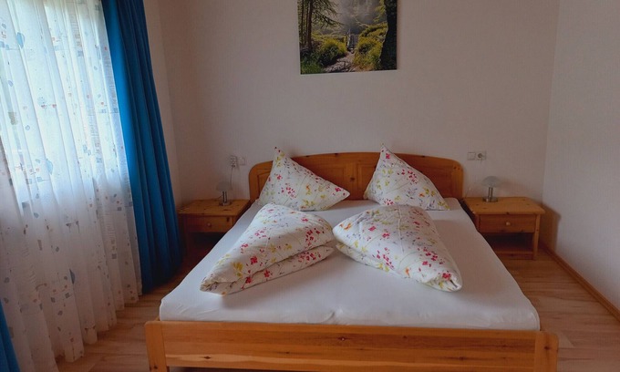 Martello Apartment | Apartment 'Pirchahof Wasserfall' with Mountain View, Shared Terrace and Wi-Fi