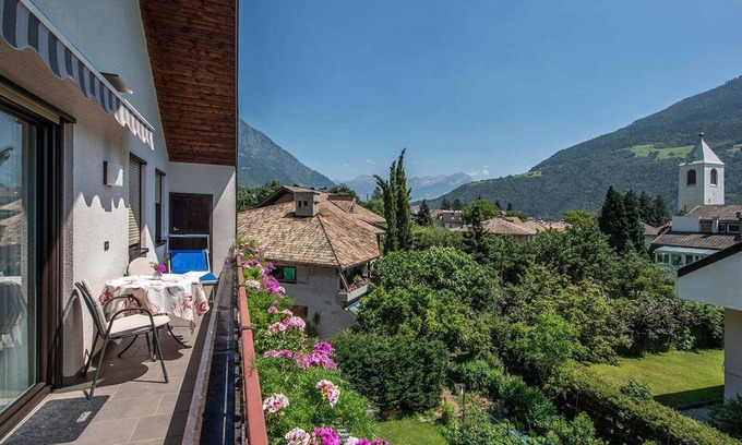 Rabla Apartment | Apartment "Schnitzer - Enzian" with Mountain View, Wi-Fi, Balcony & Garden