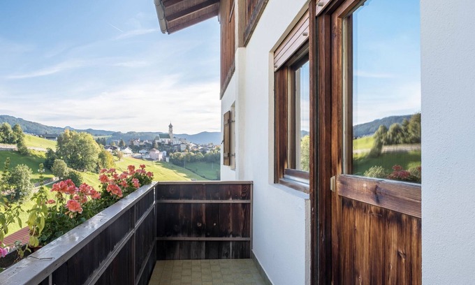 Fie allo Sciliar Apartment | Apartment “Schlern” in Scenic Landscape with Mountain View & Garden