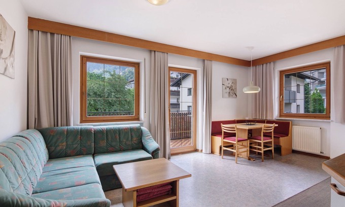 Silandro Apartment | Apartment 'Schnatzhof Typ B4' with Mountain View, Shared Pool and Wi-Fi